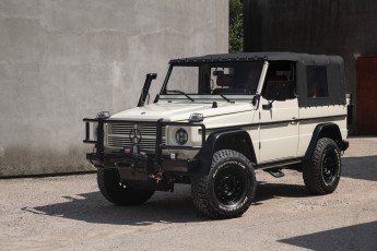 2B-016-Custom-Mercedes-GWagon-White-068140