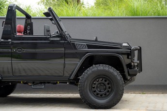 2B-047-Convertible-Mercedes-250GD-ObsidianBlack-070785