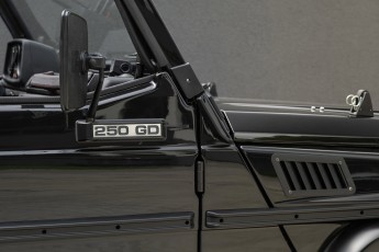 2B-058-Convertible-Mercedes-250GD-ObsidianBlack-070785