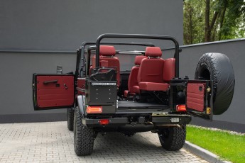 2B-060-Convertible-Mercedes-250GD-ObsidianBlack-070785