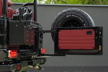 2B-062-Convertible-Mercedes-250GD-ObsidianBlack-070785