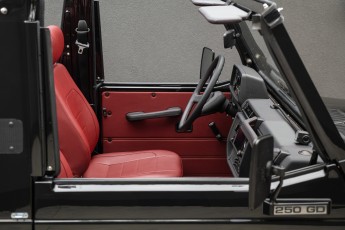 2B-064-Convertible-Mercedes-250GD-ObsidianBlack-070785