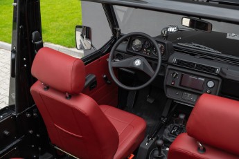 2B-066-Convertible-Mercedes-250GD-ObsidianBlack-070785