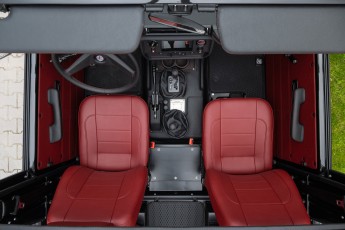 2B-067-Convertible-Mercedes-250GD-ObsidianBlack-070785