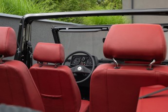 2B-069-Convertible-Mercedes-250GD-ObsidianBlack-070785