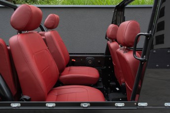 2B-072-Convertible-Mercedes-250GD-ObsidianBlack-070785