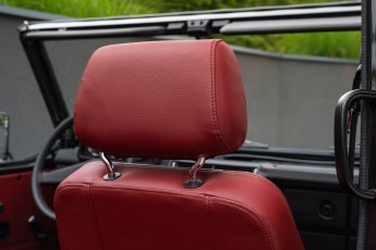 2B-076-Convertible-Mercedes-250GD-ObsidianBlack-070785