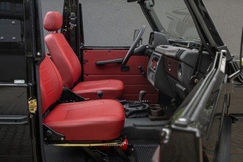 2B-077-Convertible-Mercedes-250GD-ObsidianBlack-070785