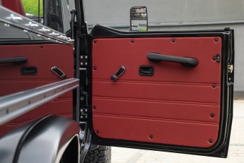 2B-078-Convertible-Mercedes-250GD-ObsidianBlack-070785