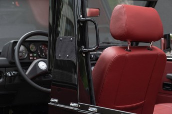 2B-080-Convertible-Mercedes-250GD-ObsidianBlack-070785