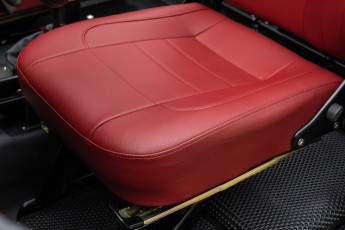 2B-083-Convertible-Mercedes-250GD-ObsidianBlack-070785