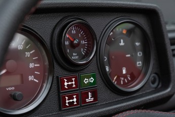 2B-093-Convertible-Mercedes-250GD-ObsidianBlack-070785