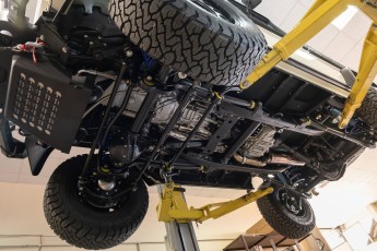 3-004-Custom-Mercedes-GWagon-White-068140