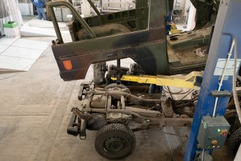 3-056-Convertible-Mercedes-250GD-ObsidianBlack-070785