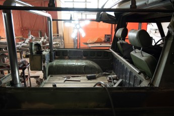 3-060-Convertible-Mercedes-250GD-ObsidianBlack-070785