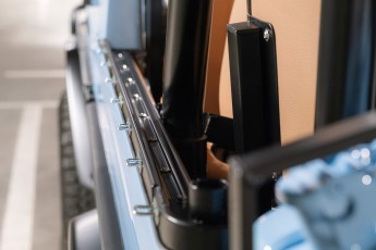 2A-041-Convertible-Mercedes-250GD-GulfBlue-083223