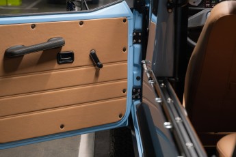 2A-044-Convertible-Mercedes-250GD-GulfBlue-083223