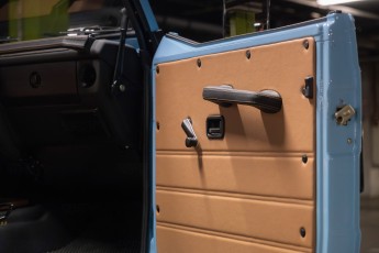 2A-058-Convertible-Mercedes-250GD-GulfBlue-083223