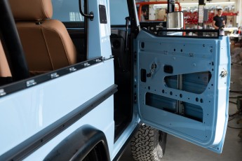 3-021-Convertible-Mercedes-250GD-GulfBlue-083223a