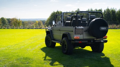 1-002-Convertible-Mercedes-250GD-SeleniteGrey-069248