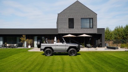 1-003-Convertible-Mercedes-250GD-SeleniteGrey-069248