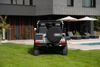 2A-010-Convertible-Mercedes-250GD-SeleniteGrey-069248-1920 EMC watermark 1% HQ-2