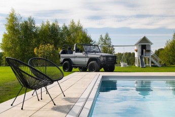 2A-015-Convertible-Mercedes-250GD-SeleniteGrey-069248-1920 EMC watermark 1% HQ-2