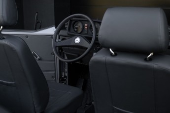 2B-042-Convertible-Mercedes-250GD-SeleniteGrey-069248