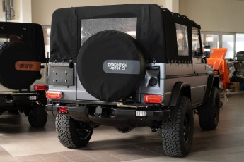 3-003-Convertible-Mercedes-250GD-SeleniteGrey-069248a