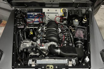 3-006-Convertible-Mercedes-250GD-SeleniteGrey-069248a