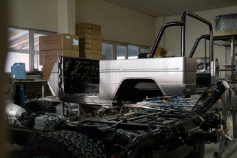 3-045-Convertible-Mercedes-250GD-SeleniteGrey-069248a