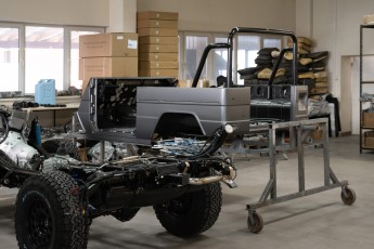 3-052-Convertible-Mercedes-250GD-SeleniteGrey-069248a