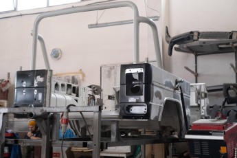 3-069-Convertible-Mercedes-250GD-SeleniteGrey-069248a