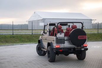 2B-003-Convertible-Mercedes-250GD-MojaveSilver-083791