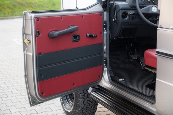 2B-070-Convertible-Mercedes-250GD-MojaveSilver-083791