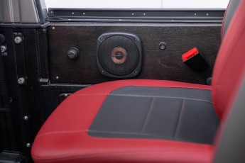 2B-096-Convertible-Mercedes-250GD-MojaveSilver-083791