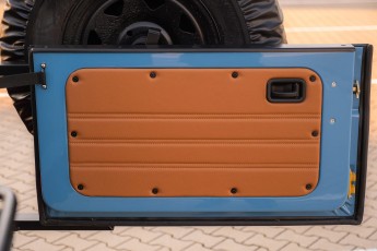 2B-122-Custom-Mercedes-GWagon-ChinaBlue-075954