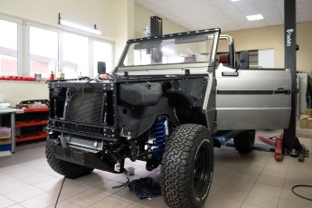 3-012-Convertible-Mercedes-250GD-MojaveSilver-083791