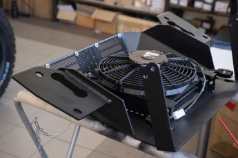 3-014-Custom-Mercedes-GWagon-ChinaBlue-075954