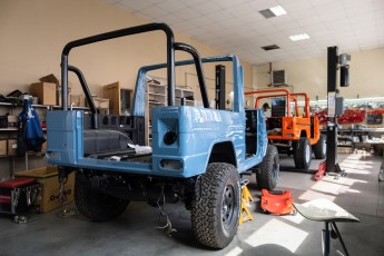 3-034-Custom-Mercedes-GWagon-ChinaBlue-075954