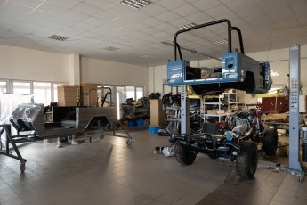 3-036-Custom-Mercedes-GWagon-ChinaBlue-075954