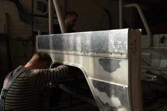 3-057-Custom-Mercedes-GWagon-ChinaBlue-075954