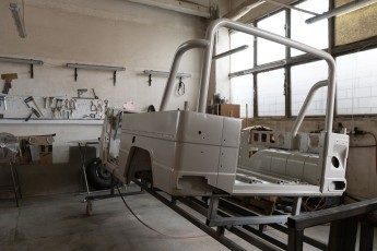 3-098-Convertible-Mercedes-250GD-MojaveSilver-083791