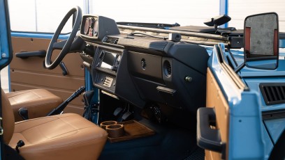 1-005-Vintage-Mercedes-GWagon-ChinaBlue-079142