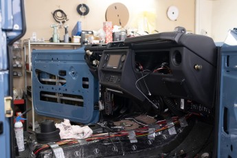 3-010-Vintage-Mercedes-GWagon-ChinaBlue-079142