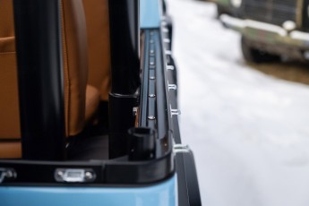 2B-083-Convertible-Mercedes-GWagen-GulfBlue-069910