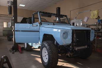 3-014-Convertible-Mercedes-GWagen-GulfBlue-069910