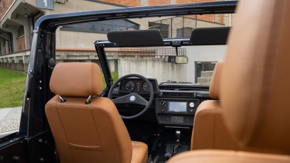 1-007-Convertible-Mercedes-250GD-MidnightBlue-080879