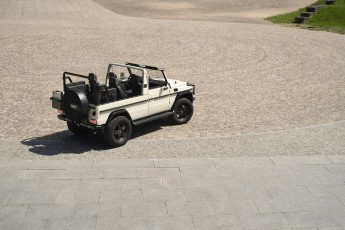 2B-022-Custom-Mercedes-GWagon-White-092857
