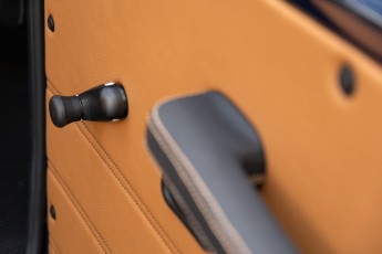 2B-070-Convertible-Mercedes-250GD-MidnightBlue-080879